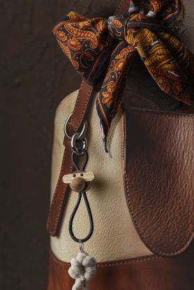 Ape sølvtonet metall nøkkelring med svart lær teak/limba