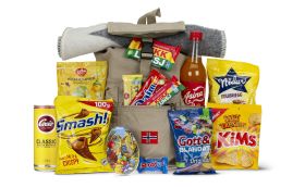 Olasekken med Påskegodt, norsk flagg og sitteunderlag