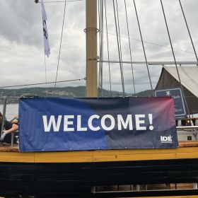 Banner med logotrykk
